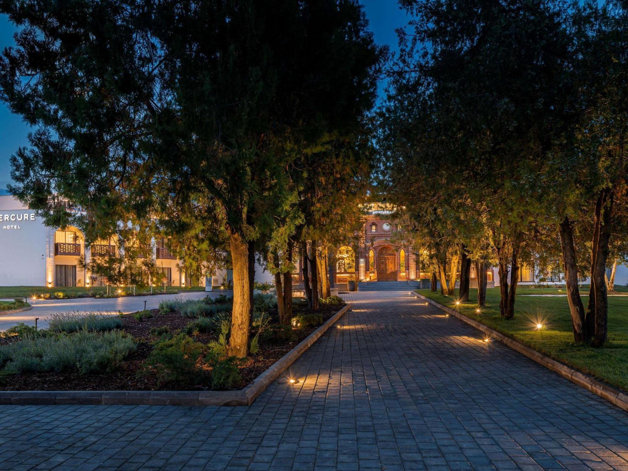 Mercure Conacul Cozieni Pasarea Buitenkant foto
